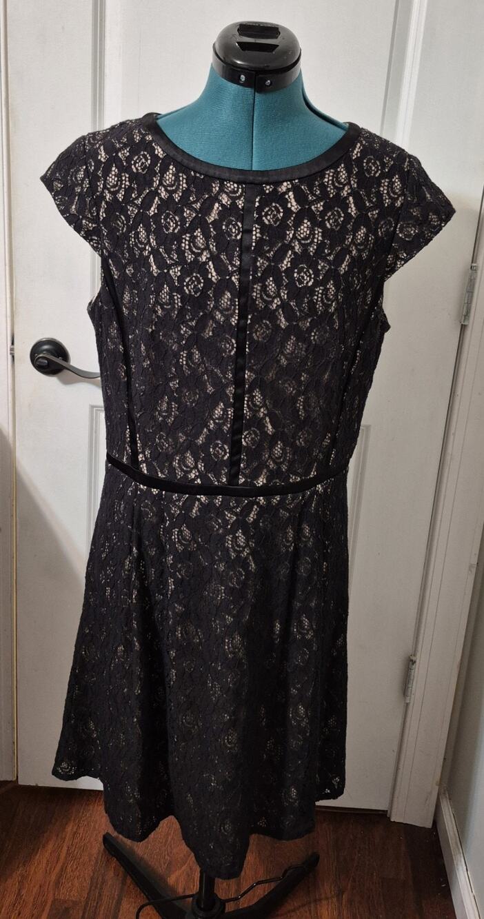 R&K Originals Black Lace Dress Nude Beige Lining Cocktail Party Sz 14 Cap Sleeve
